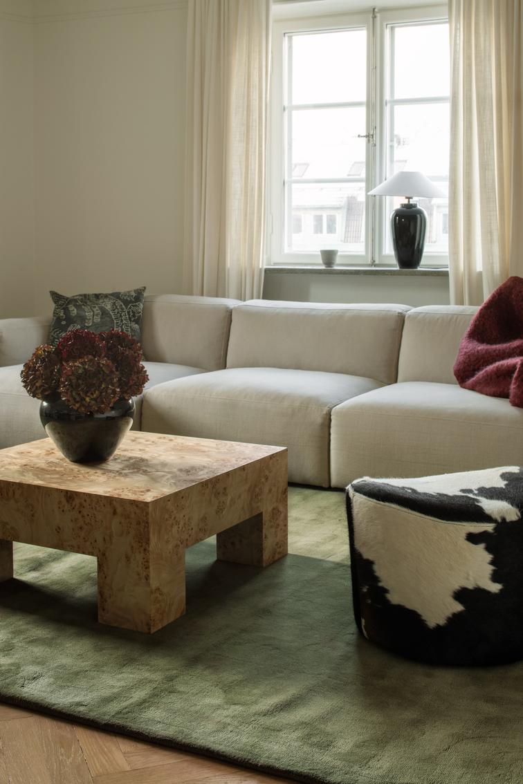 Wollteppich Oliv Layered Solid Wool Capulet Olive, im Wohnzimmer