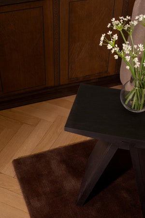 Wollteppich Layered Solid Wool Chicory Coffee, Detail der Wolle