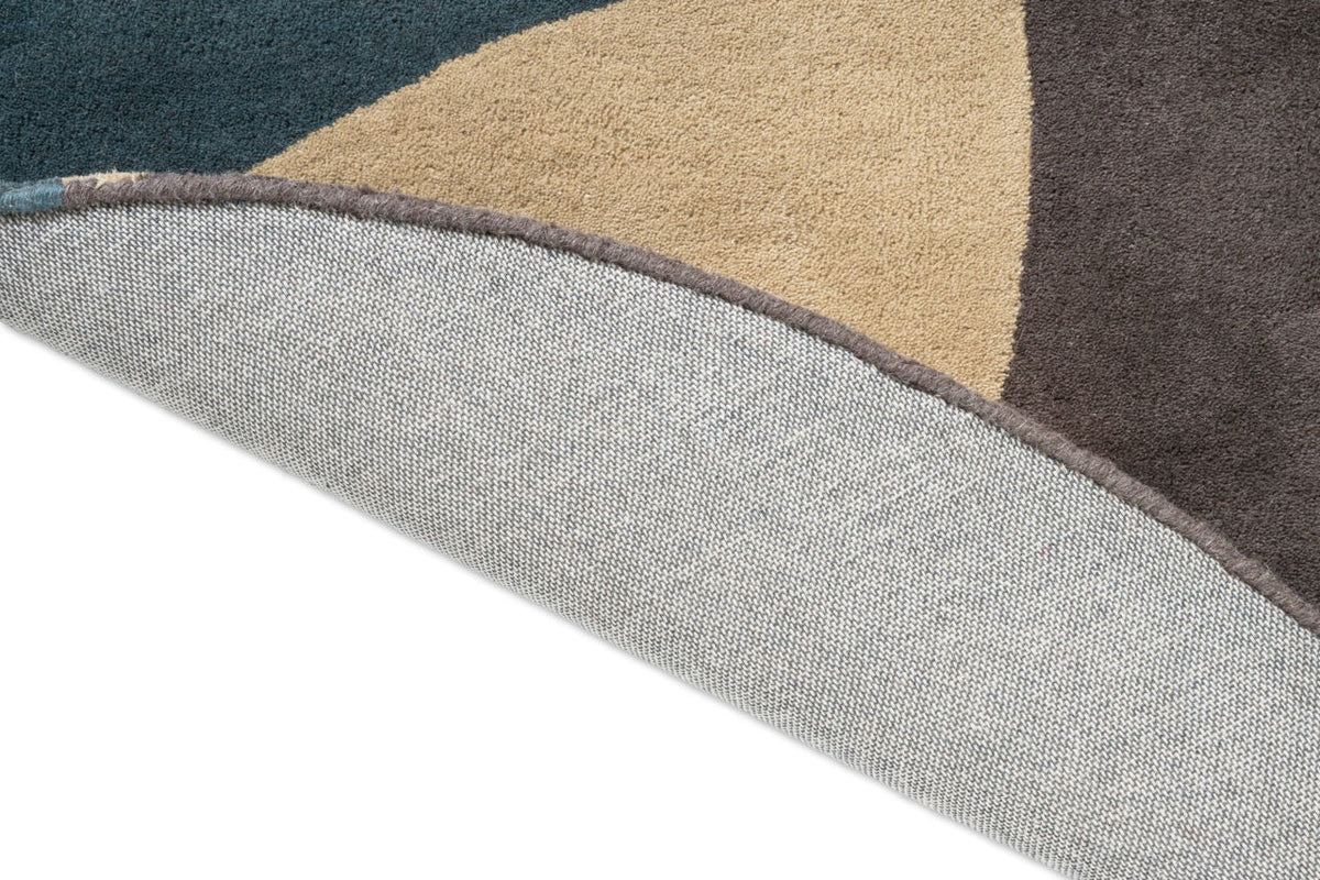 Brink & Campman Decor Miller Winter Teppich, Detail von umgeschlagener Kante und Rücken