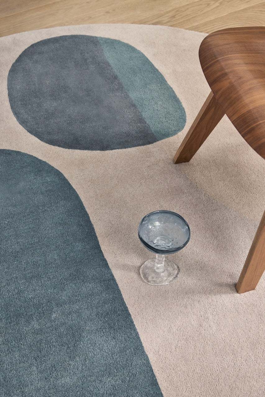 Brink & Campman Decor Miller Winter Teppich in Petrolblau, Rosébeige und Anthrazitbraun, im Wohnraum, zweite Ansicht