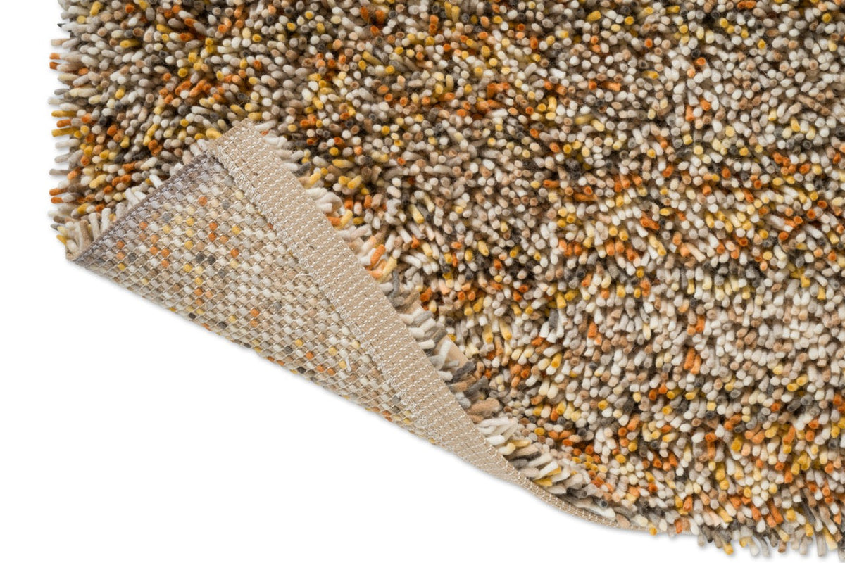 Brink & Campman Loom Calendula Teppich, Detail von umgeschlagener Ecke und Rücken