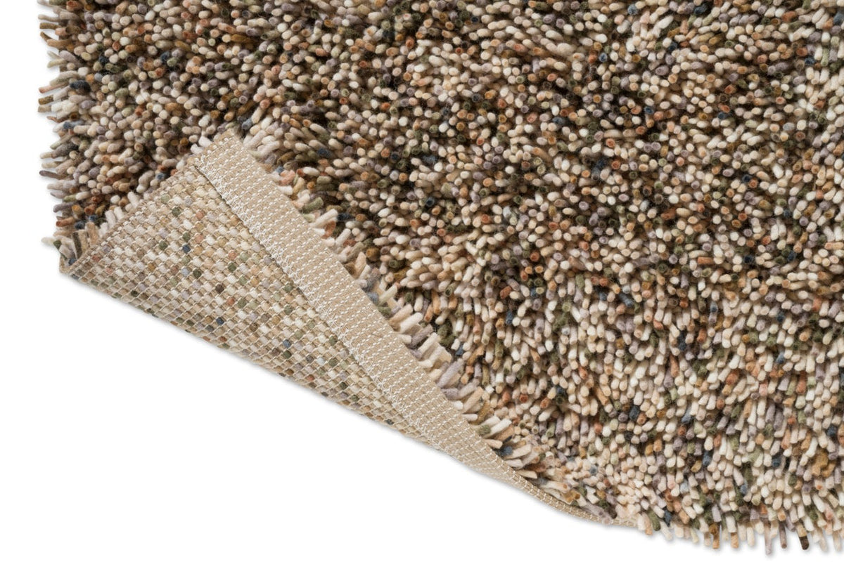 Brink & Campman Loom Natural Moss Teppich, Detail von umgeschlagener Ecke und Rücken