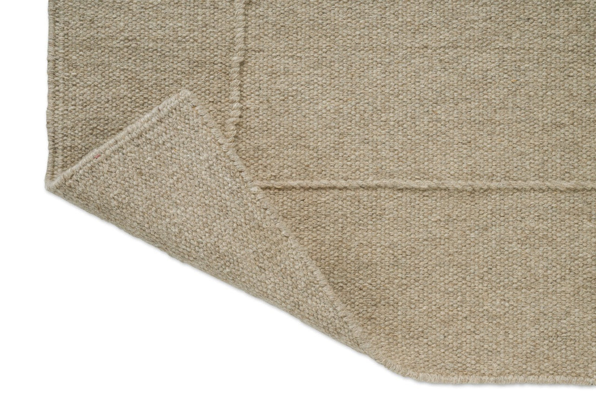 Brink & Campman Senso Blocks Natural Teppich, Detail von umgeschlagener Ecke und Rückseite