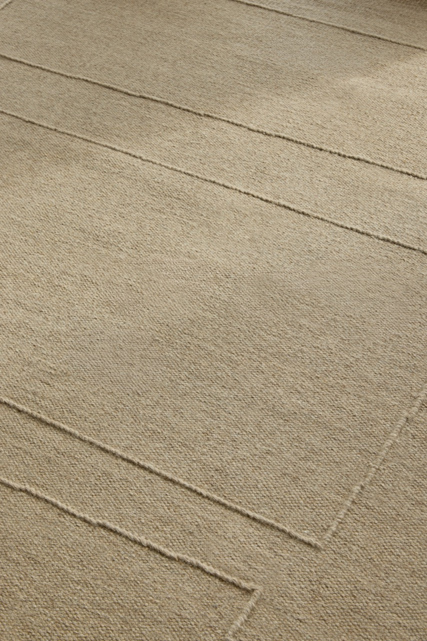 Brink & Campman Senso Blocks Natural Teppich in Sandbeige mit drei Blöcken im Relief, im Wohnraum, zweite Ansicht