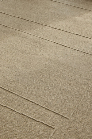 Brink & Campman Senso Blocks Natural Teppich in Sandbeige mit drei Blöcken im Relief, im Wohnraum, zweite Ansicht