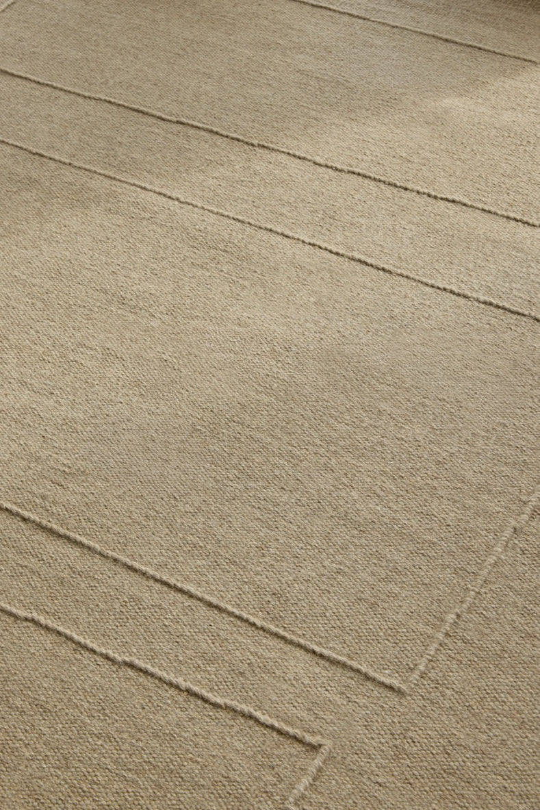 Brink & Campman Senso Blocks Natural Teppich in Sandbeige mit drei Blöcken im Relief, im Wohnraum, zweite Ansicht