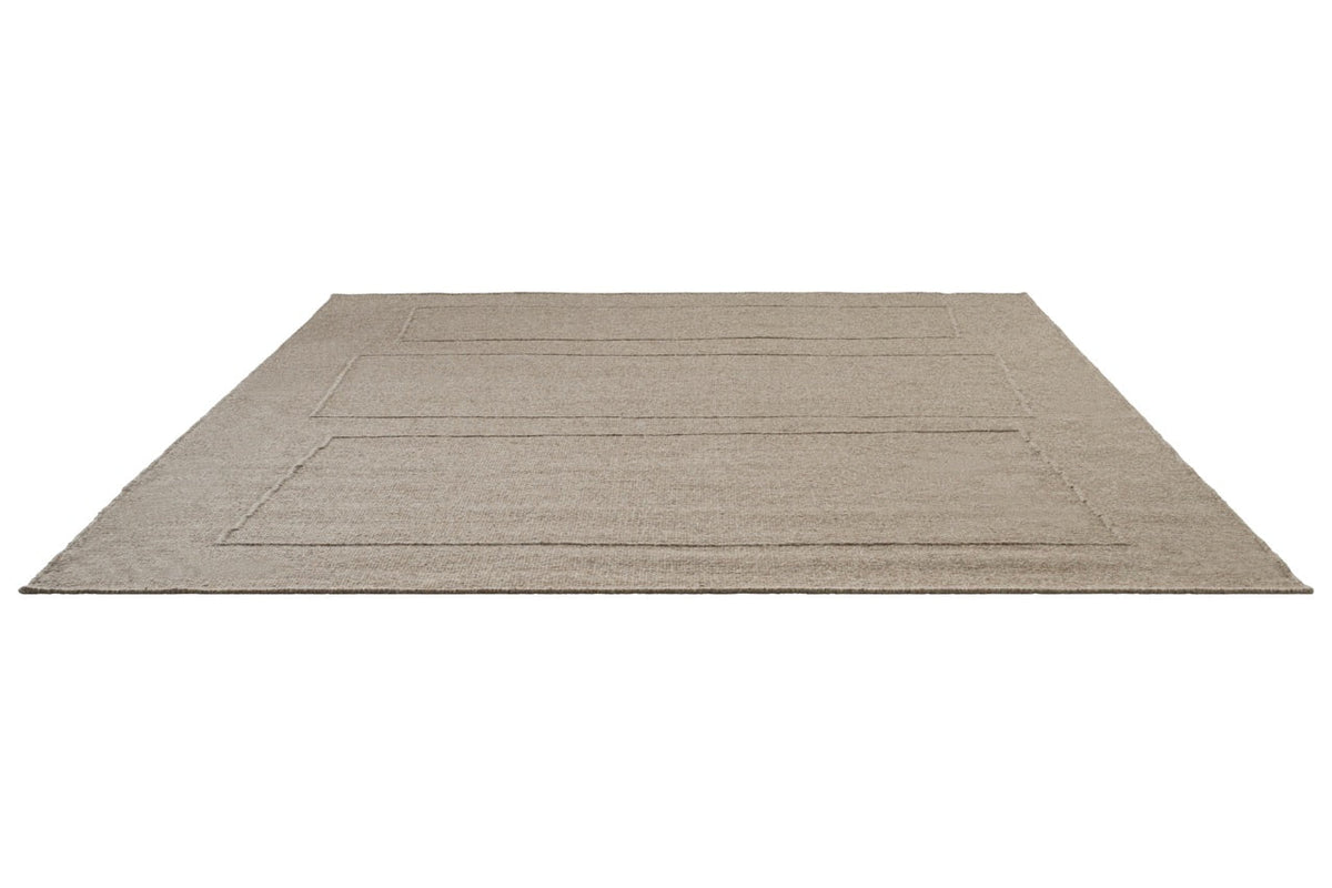 Brink & Campman Senso Blocks Soft Taupe Teppich in Grautaupe mit drei Blöcken im Relief, Schrägansicht
