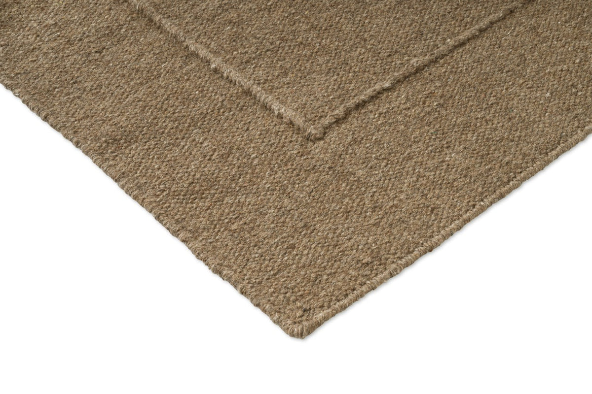 Brink & Campman Senso Border Fur Brown Teppich, Detail von Ecke und Gewebe