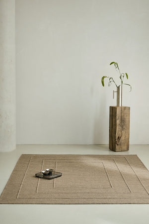 Brink & Campman Senso Border Fur Brown Teppich in Camelbraun mit drei Rahmen im Relief, im Wohnraum
