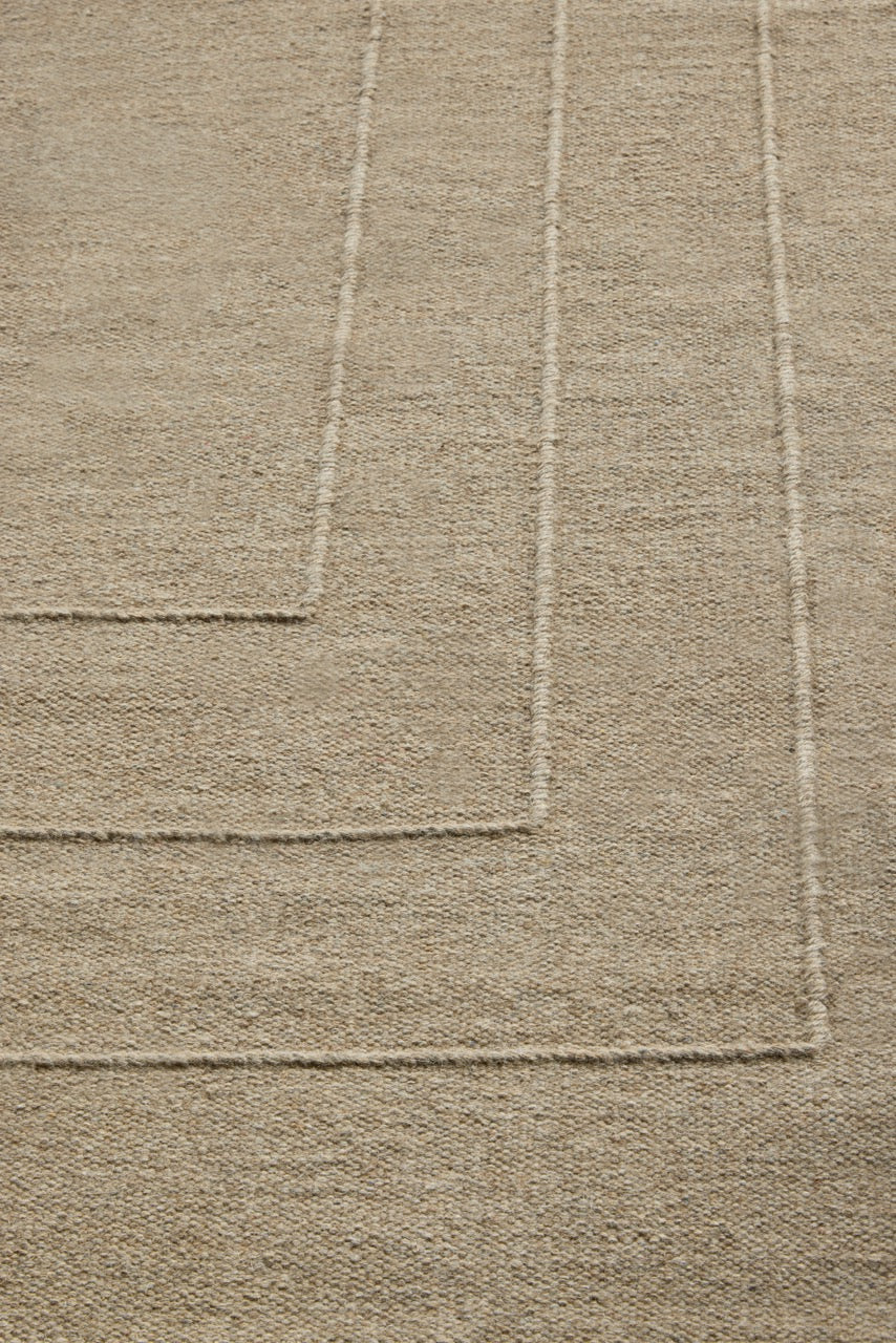 Brink & Campman Senso Border Natural Teppich in Sandbeige mit drei Rahmen im Relief, im Wohnraum, zweite Ansicht