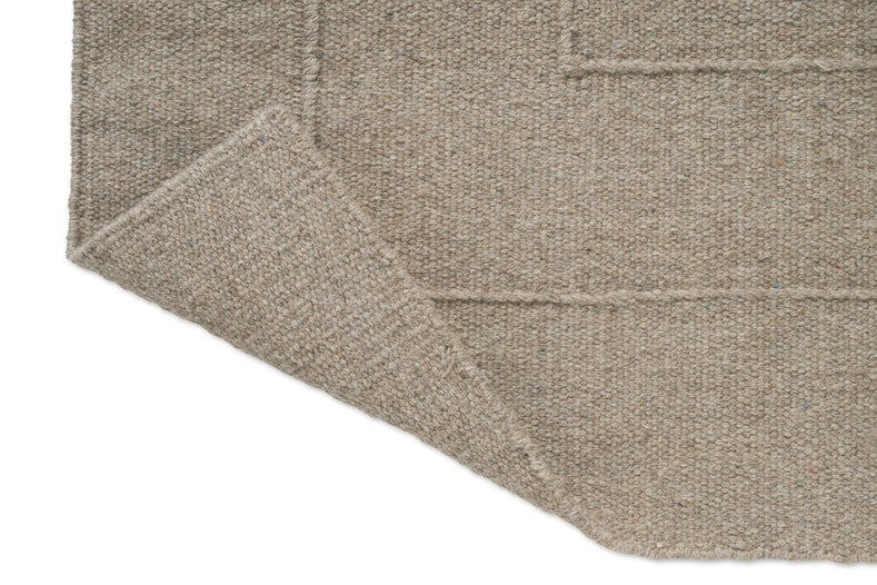 Brink & Campman Senso Border Soft Taupe Teppich, Detail von umgeschlagener Ecke und Rückseite