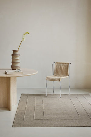 Brink & Campman Senso Border Soft Taupe Teppich in Grautaupe mit drei Rahmen im Relief, im Wohnraum