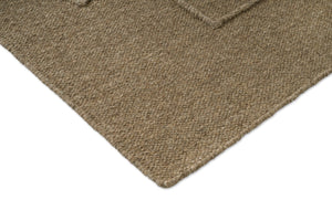 Brink & Campman Senso Level Fur Brown Teppich, Detail von Ecke und Gewebe