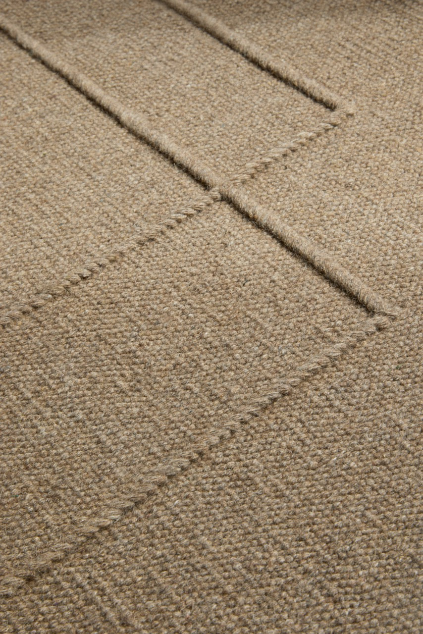 Brink & Campman Senso Level Fur Brown Teppich in Camelbraun mit zwei Rechtecken im Relief, im Wohnraum, zweite Ansicht