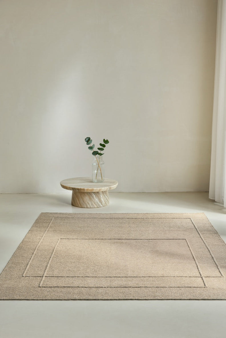 Brink & Campman Senso Level Natural Teppich in Sandbeige mit zwei Rechtecken im Relief, im Wohnraum