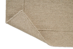 Brink & Campman Senso Planes Natural Teppich, Detail von umgeschlagener Ecke und Rückseite