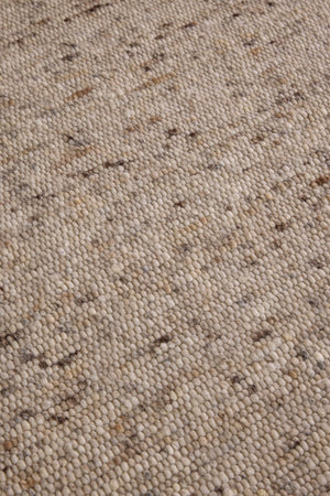 Brink & Campman Sober Natural Teppich in Haferbeige und Creme mit braunen Sprenkeln, im Wohnraum, dritte Ansicht