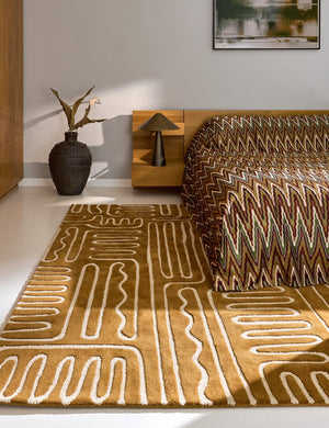 Harlequin Hollow Tan Teppich in Karamell mit elfenbeinfarbenen Linien, im Wohnraum