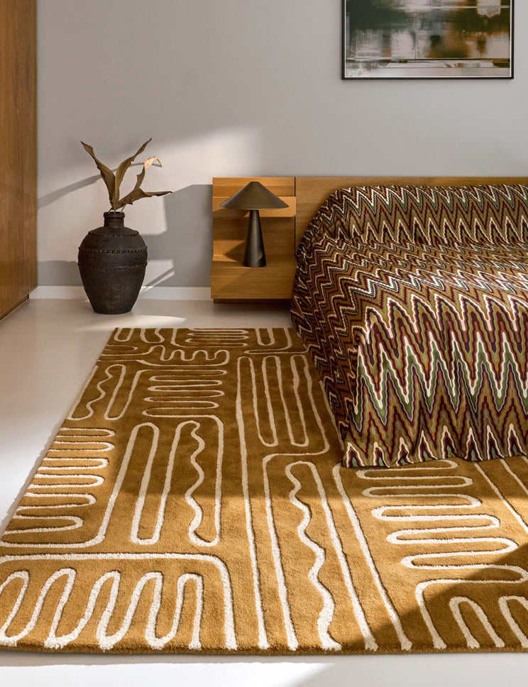 Harlequin Hollow Tan Teppich in Karamell mit elfenbeinfarbenen Linien, im Wohnraum