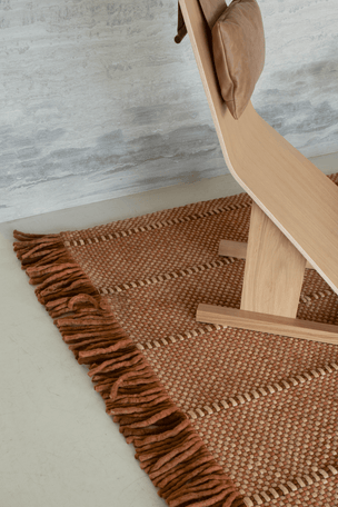 Wollteppich Rost Layered Cord Burgundy Rust, Detail von Gewebe und Fransen