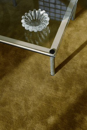 Wollteppich Khaki Layered Solid Wool Green Umber, Detail der Wolle