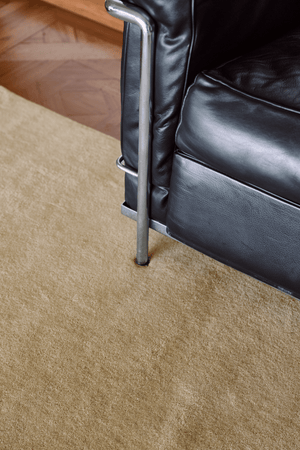Wollteppich Gelb Layered Solid Wool Soft Yellow, Detail der Wolle