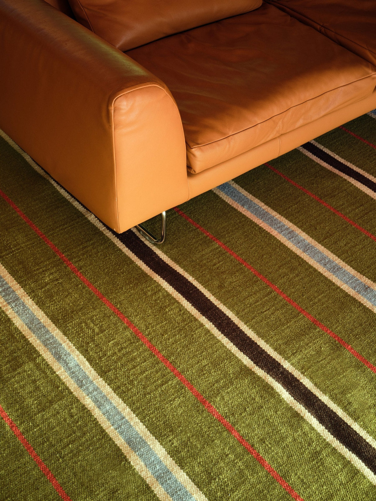 Wollteppich Grün Layered Racer Stripe Cooper Green, Detail des Flachgewebes