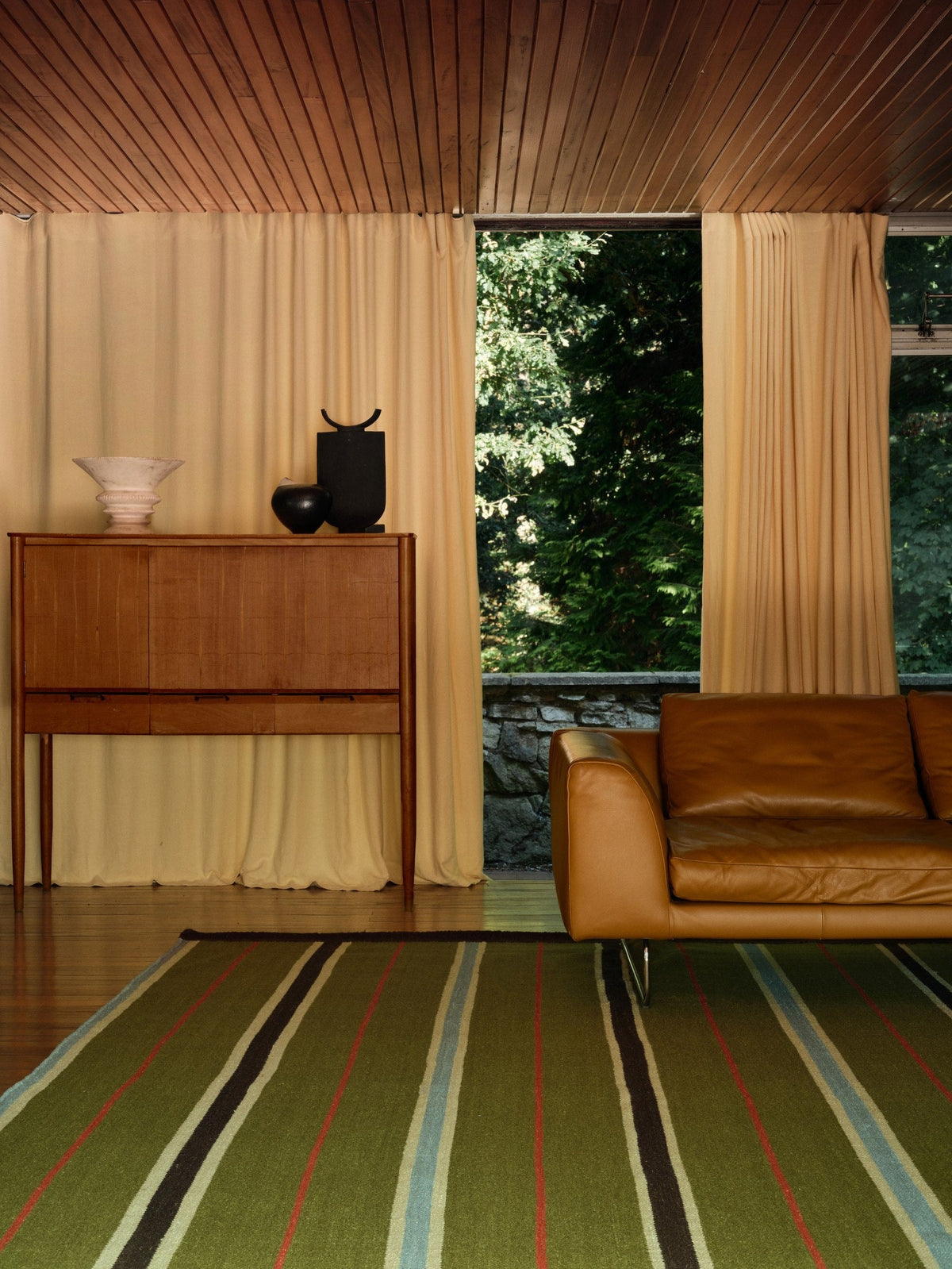 Wollteppich Grün Layered Racer Stripe Cooper Green, im Wohnzimmer