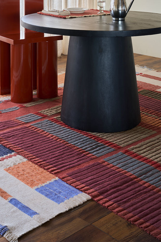 Lorena Canals Columns Sienna Wollteppich, im Wohnraum