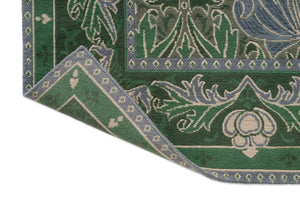 Morris & Co Helena Mineral Teppich, Detail von umgeschlagener Ecke und Rücken