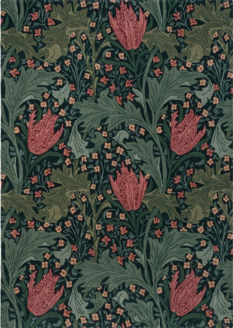 Morris & Co Lent Lily Indigo Madder Teppich in Indigo mit krapproten Tulpen und salbeigrünen Blättern, Draufsicht