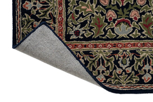 Morris & Co Wilton Weave Indigo Teppich, Detail von umgeschlagener Ecke und Rücken