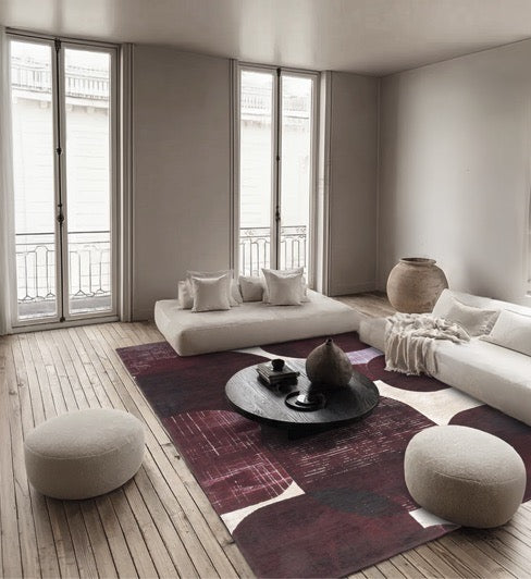 Acsento Bubbles Burgundy Teppich in Bordeaux mit runden Formen in Weinrot und Aubergine auf Elfenbein, im Wohnraum
