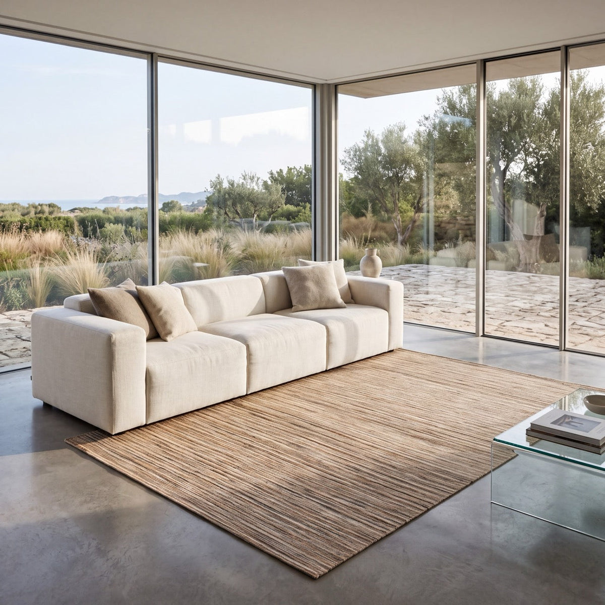 Acsento Origin Beige Teppich in Beige mit feinen Streifen in Sand und Karamell, im Wohnraum