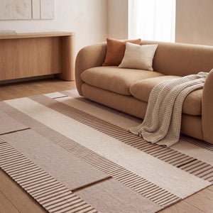 Acsento Oslo Noisette Teppich in Beige mit Streifen in Sand, Elfenbein und Haselnuss, im Wohnraum, zweite Ansicht