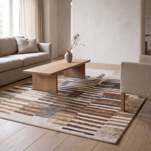 Acsento Siena 45 Teppich in Beige mit Pinselstrichen in Rost, Ocker und Anthrazit, im Wohnraum