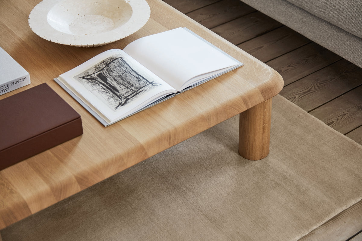 Massimo Earth Bamboo Desert Sand Teppich, in einem Wohnraum