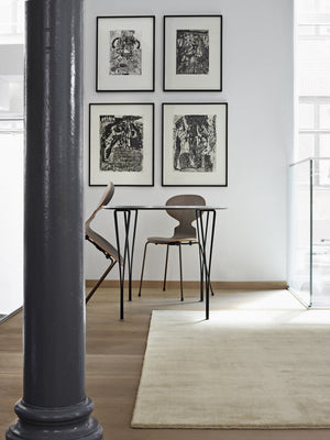 Massimo Earth Bamboo Soft Grey Wollteppich, in einem Wohnraum