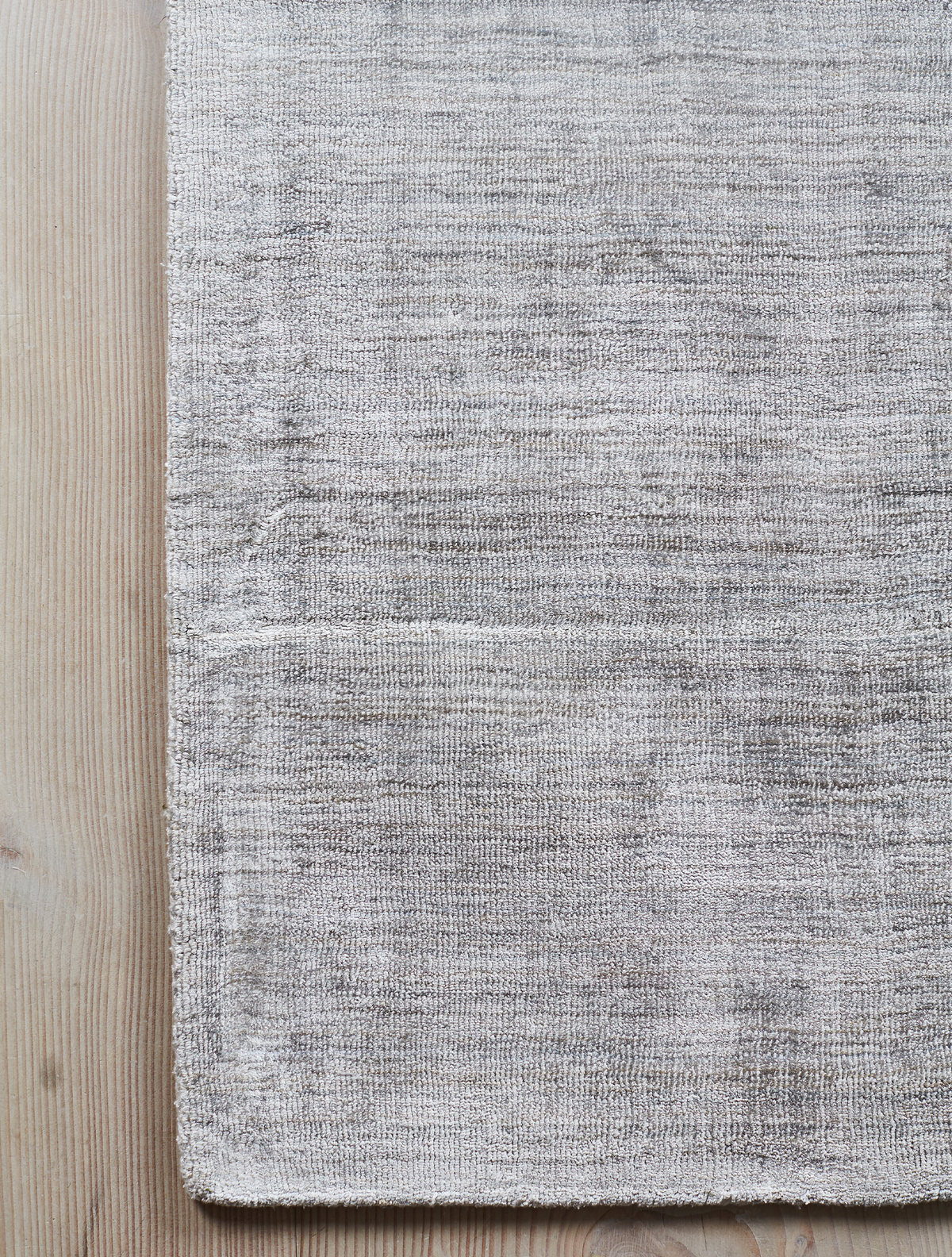 Massimo Karma Light Grey hellgrauer Teppich, Detail der Ecke