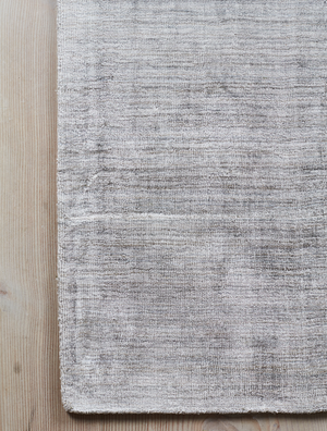 Massimo Karma Light Grey hellgrauer Teppich, Detail der Ecke