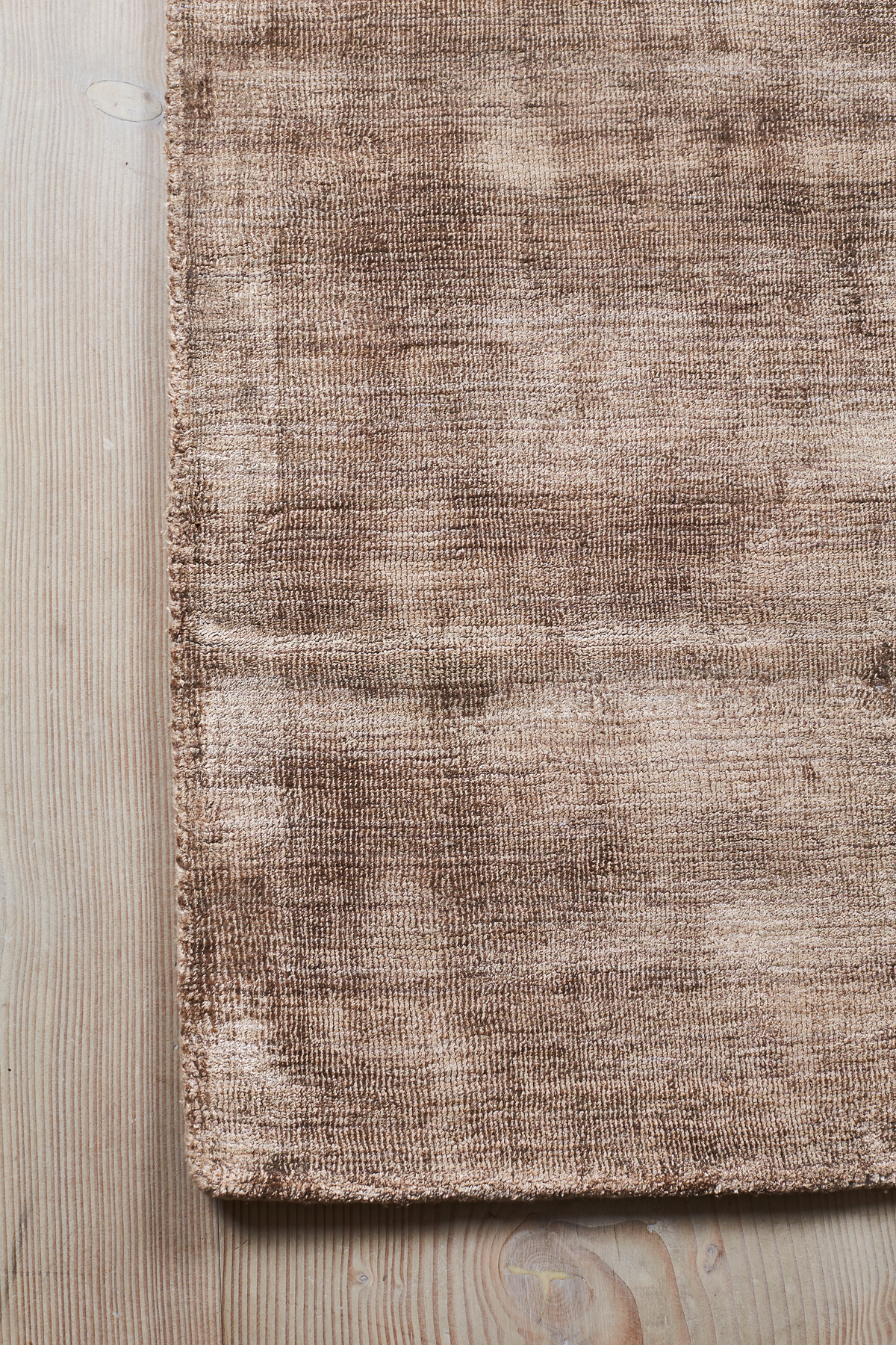 Massimo Karma Nougat Brown brauner Teppich, Detail der Ecke
