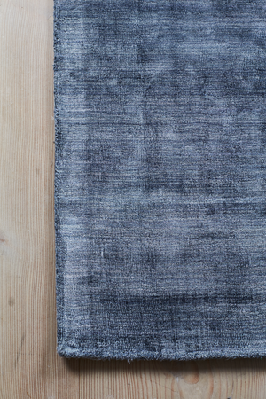 Massimo Karma Washed Blue blauer Teppich, Detail der Ecke