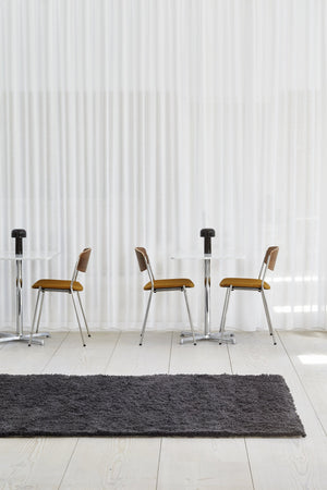 Massimo Rya Charcoal Hochflor Wollteppich, in einem Wohnraum