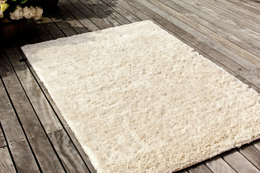 Massimo Rya Cream Hochflor Wollteppich, Schrägansicht
