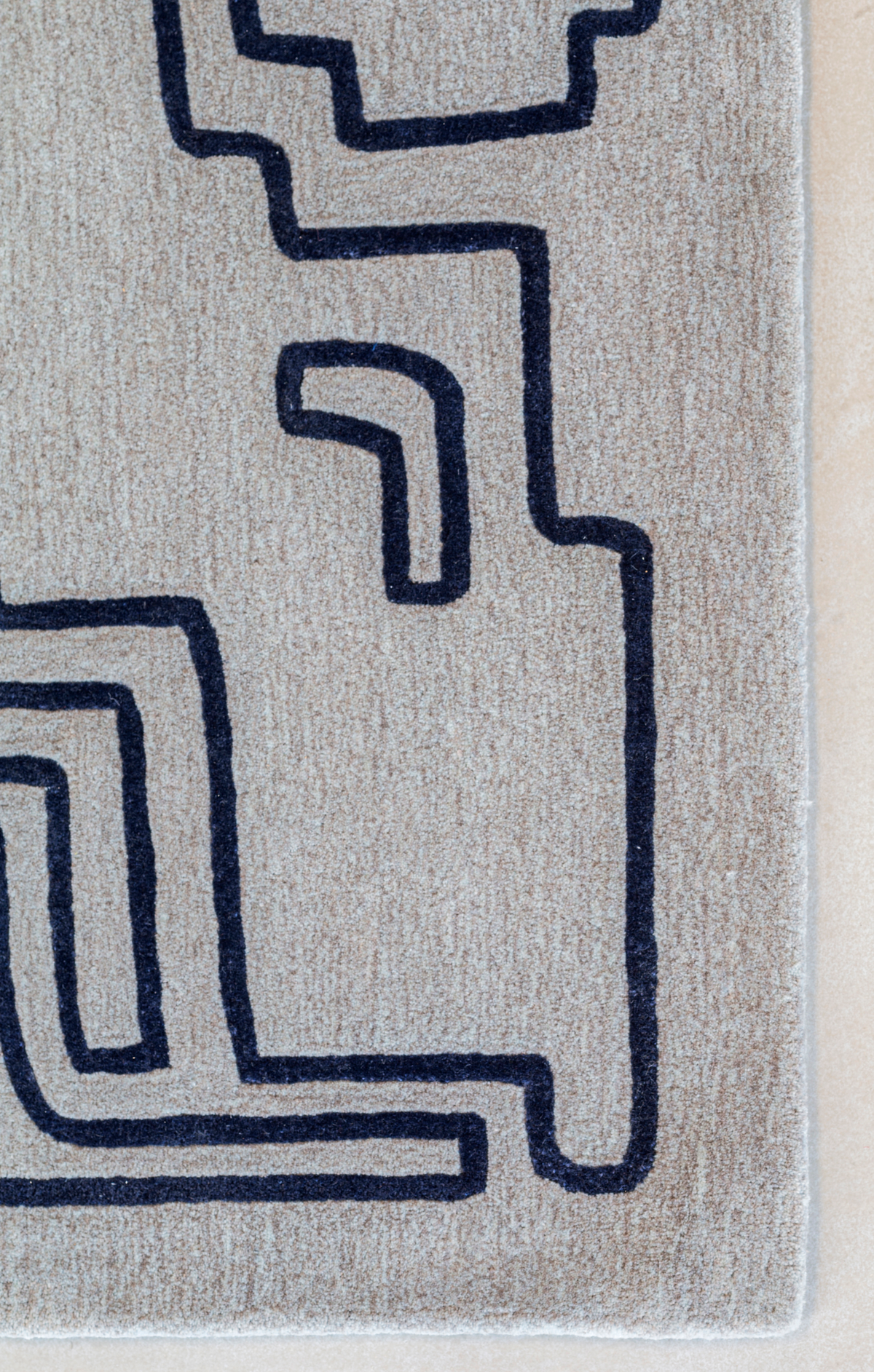 Massimo Structures Fragment 2 Designteppich, Detail der Ecke