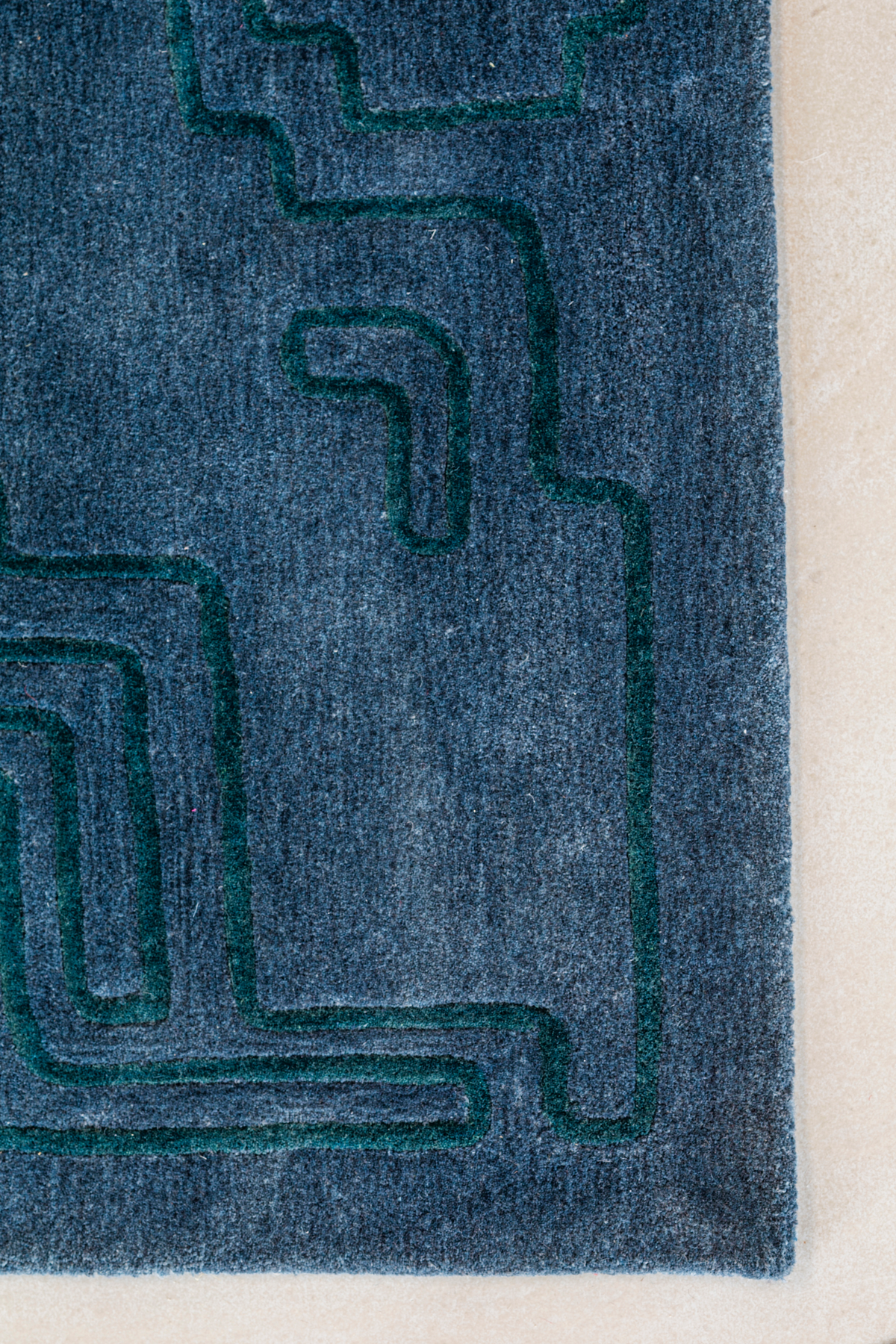 Massimo Structures Fragment 4 Designteppich, Detail der Ecke